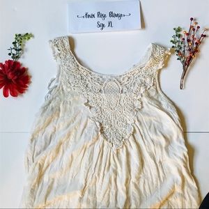 Cream Colored, Lace Knox Rose Blouse 💛